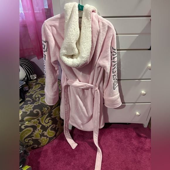 Victorias Secret bathrobe - Picture 2 of 4